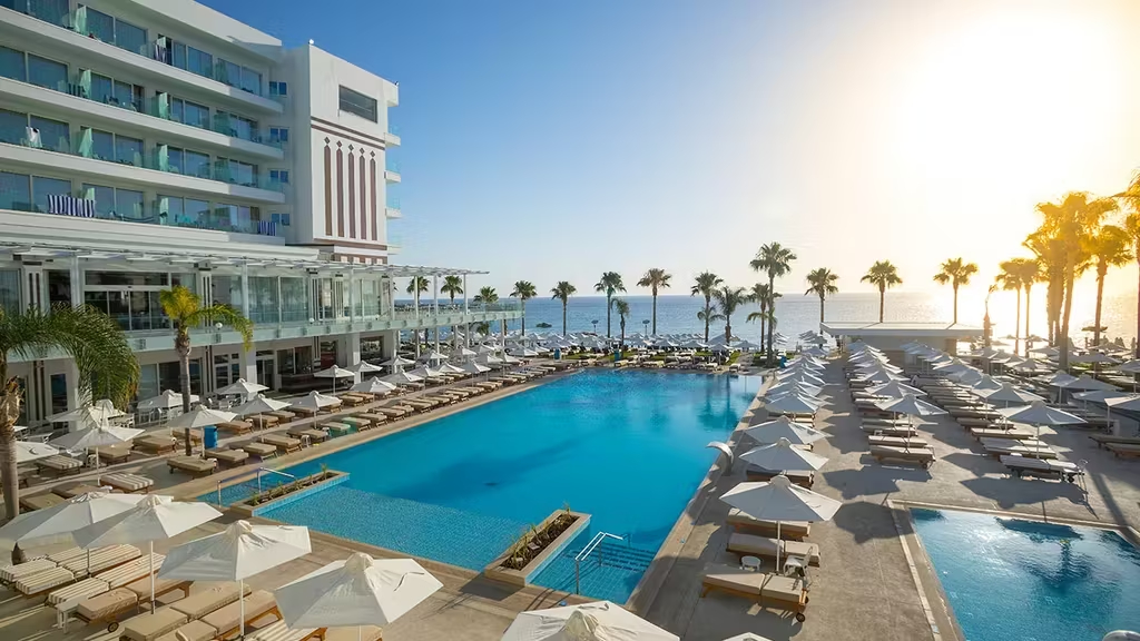 Неделя в 5* отеле на Кипре за 1 359 zł