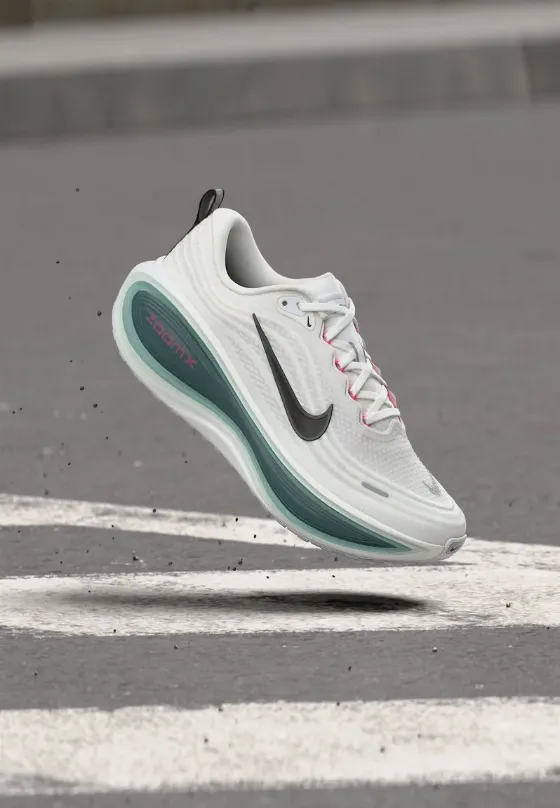 Кроссовки Nike Vomero Plus за 358 zł в Lounge by Zalando
