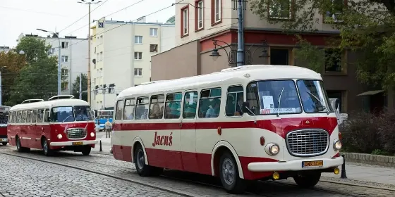 Безкоштовна екскурсія на старовинному автобусі з Вроцлава до Ратовице