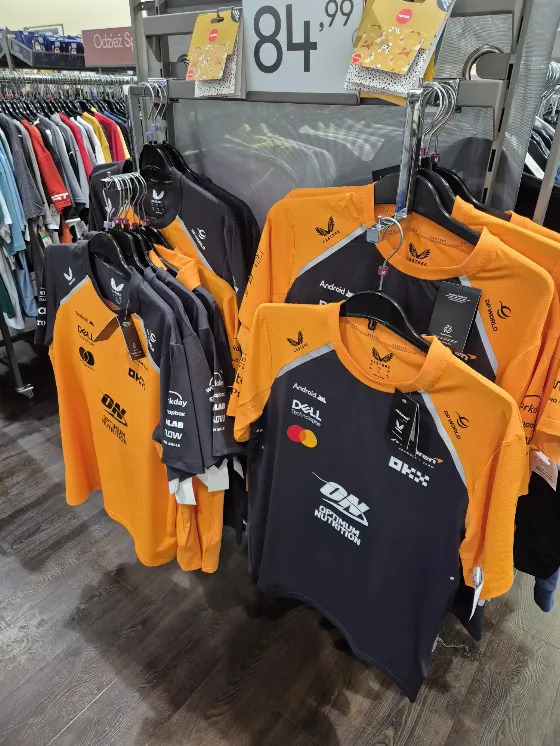 Футболка McLaren F1 Castore всего за 84,99 zł в TK Maxx
