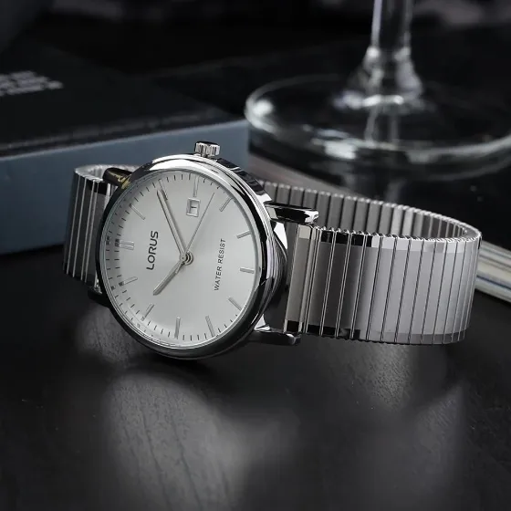 Lorus Quartz Watch with Metal Bracelet for 122.57 zł at Amazon.pl